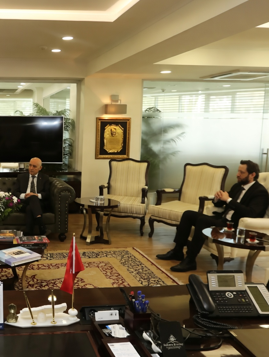 Mil Belediye-Sen Genel Başkanı, Fethi Yaşar’a taziye ziyaretinde bulundu.